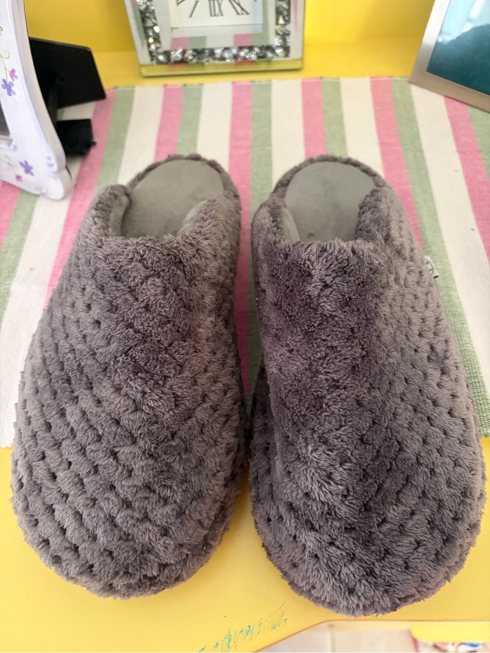 New Tulips Plush Memory Foam Cozy Women's Slip-On Slippers - Gray